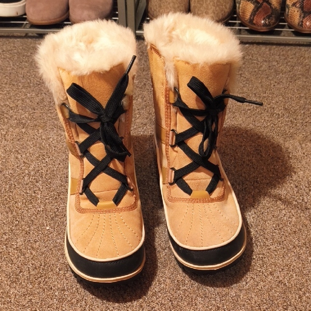 Sorel Women's Tan and Black Winter Boots - Picture 4 of 5